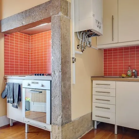 Bright & Beautiful Top Floor Graca Flat ליסבון