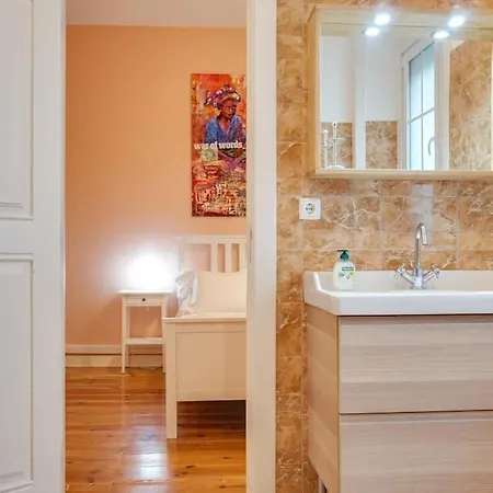דירה Bright & Beautiful Top Floor Graca Flat ליסבון